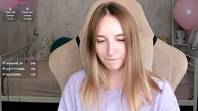 Shy_Polly Chat XXX in diretta