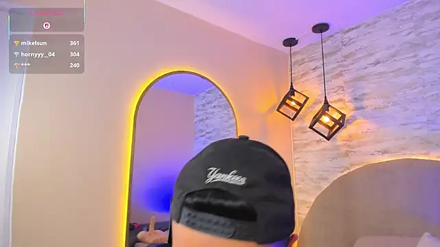 Aron_Bolt Pertunjukan Webcam