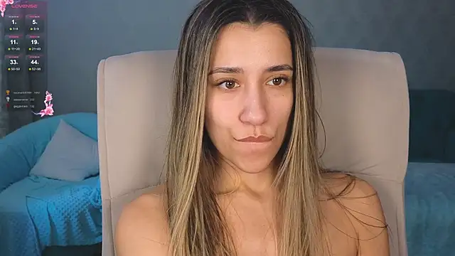 hot_ass_18 Adlı Modelin Canlı XXX Sohbeti