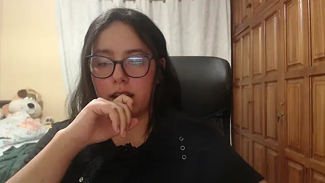 Venus_cat_ Adlı Modelin Canlı XXX Sohbeti