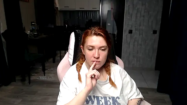 Reginasmilee 现场XXX聊天