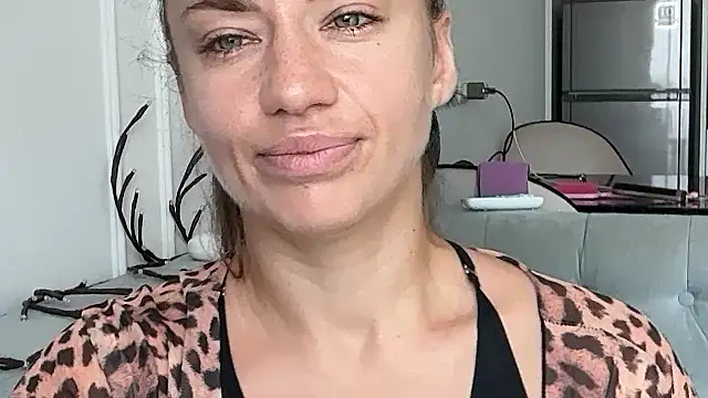 Roriann live XXX chat