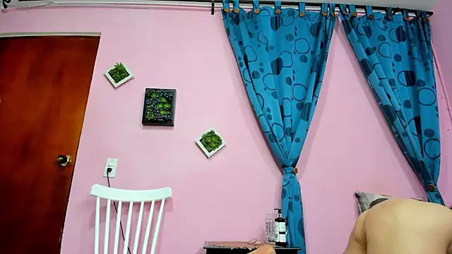 miss--flora Live XXX-chat