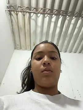 Chat +18 de Baby_morena12 ao vivo