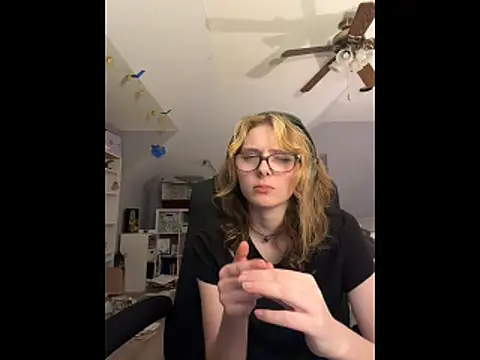 yourprettybird Show in webcam