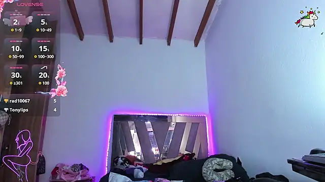 Show de SkyeGabbyRose na webcam