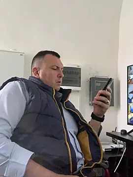 Mike8523 在線直播表演