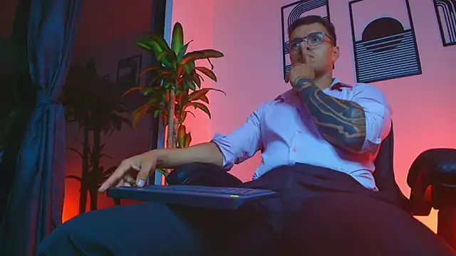 Pertunjukan Kamera Web ALPHA_DOMINUS_