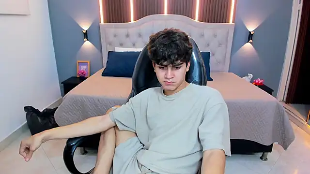 Tommy18__ 라이브 XXX 채팅