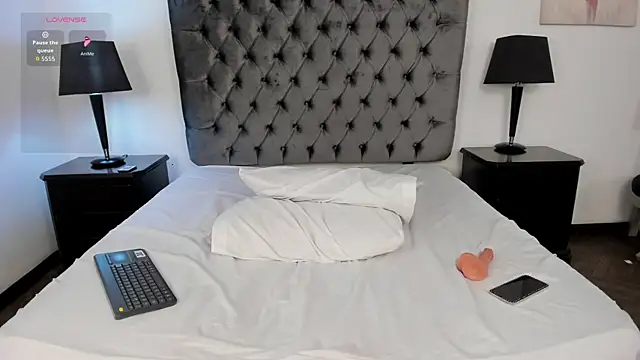 Kiri_Black_ Show Webcam