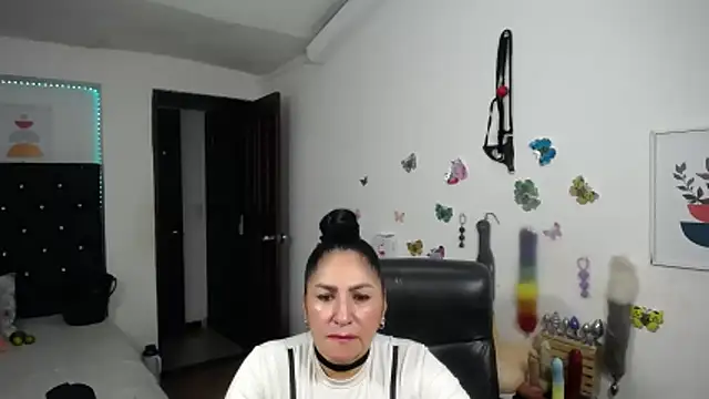 Chat +18 de mature_bigboobs10 ao vivo