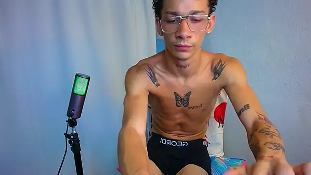 mateodeamjo: διαδικτυακό σόου στην κάμερα