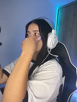 2Angela_ Adlı Modelin Canlı XXX Sohbeti