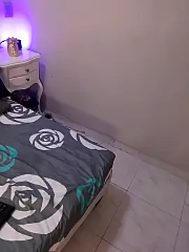 Nahomyrain live XXX chat