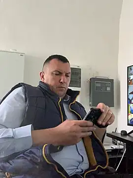 Mike8523 在線直播表演