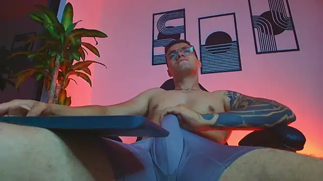 ALPHA_DOMINUS_ Adlı Modelin Canlı XXX Sohbeti