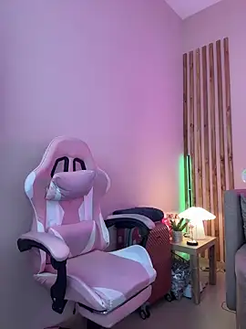 MadeleineSanez live XXX chat