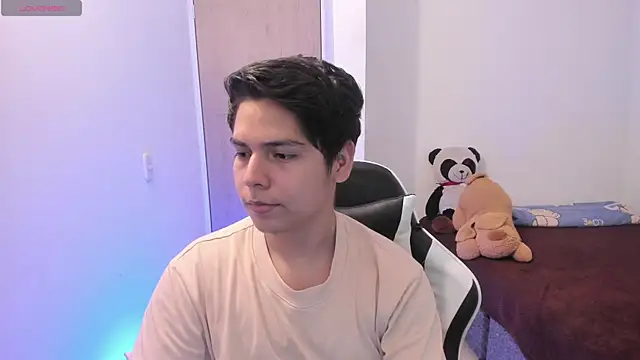 Asta_YunoXXX: διαδικτυακό σόου στην κάμερα