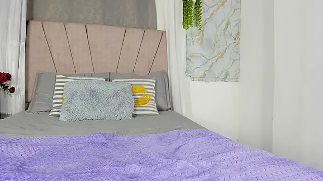 Elayha_28's Live XXX Chat