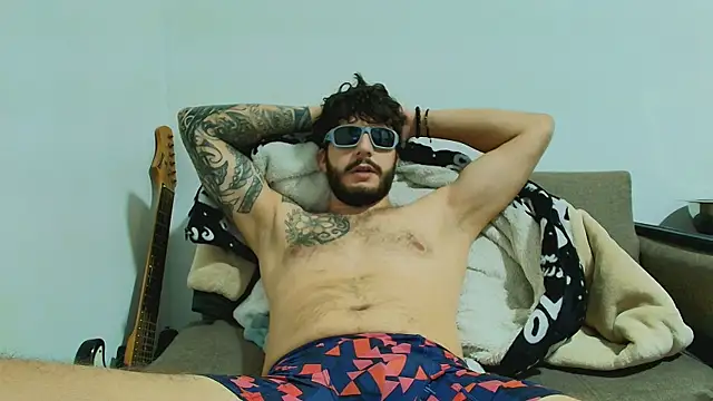 Czat XXX na żywo – thomas_gun