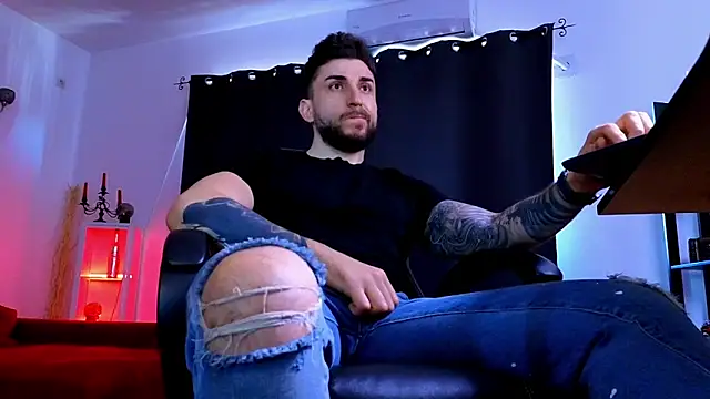 MightyAaron66 现场XXX聊天