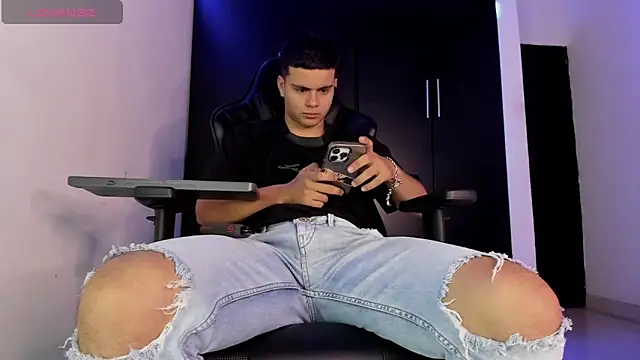 دردشة Liam_Mateo الجنسية المباشرة