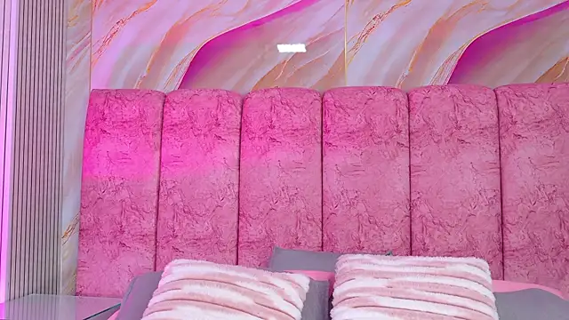 emmacurvy Adlı Modelin Canlı XXX Sohbeti