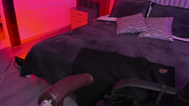 Emberrvelvet Adlı Modelin Canlı XXX Sohbeti