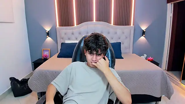 Tommy18__'s Live XXX Chat