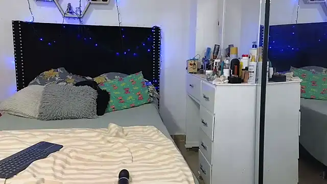 charlotte_077's Live XXX Chat