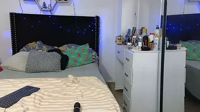 charlotte_077's Live XXX Chat