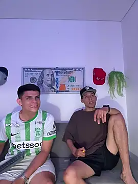 Party_Straight: απευθείας συνομιλία ΧΧΧ