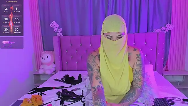 Nayla-Mouna Live XXX-chat