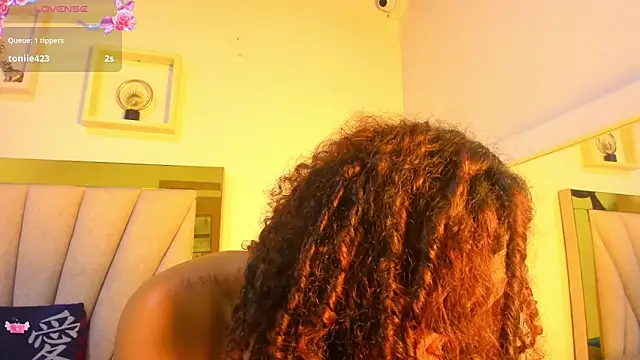 vahiolet_fuentes Show in webcam