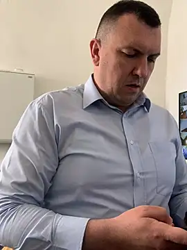 Show modela Mike8523 na web-kameri