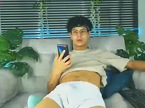 ThiiagoSaeenz élő XXX-chatje