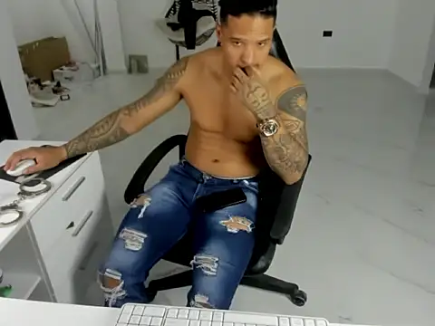 master_leather élő XXX-chatje