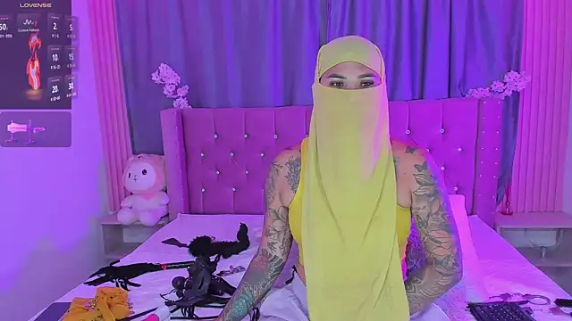 Nayla-Mouna's Webcam Show