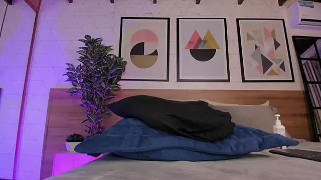 MiaKay1 Chat XXX in diretta