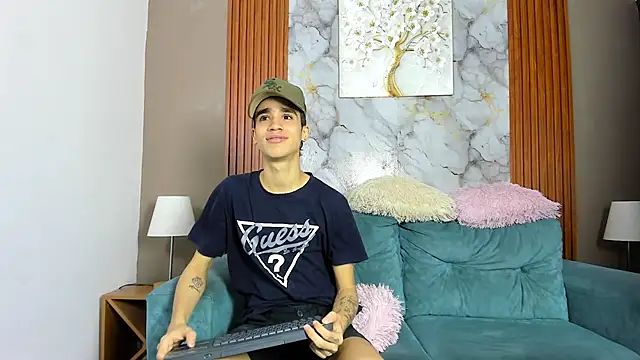 SKYN_MANn Live XXX chat