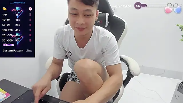 Naughty___asian Show Webcam