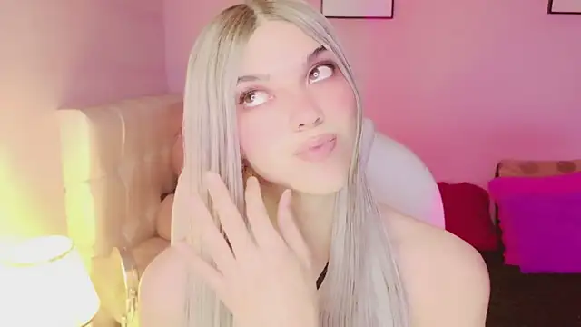 EvaEvangeline: διαδικτυακό σόου στην κάμερα