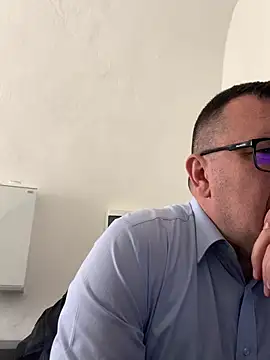 Mike8523's Live XXX Chat