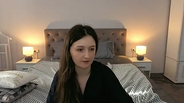 CyrenaLuxe Chat XXX live