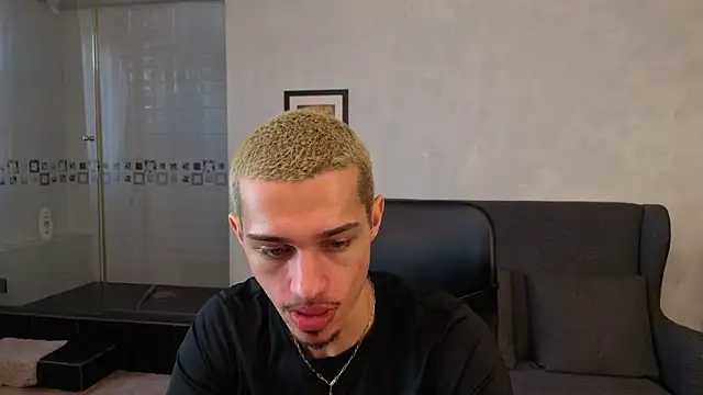 Chat +18 de KaydenDrew ao vivo