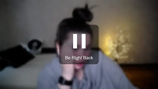 Emily_MoのライブXXXチャット