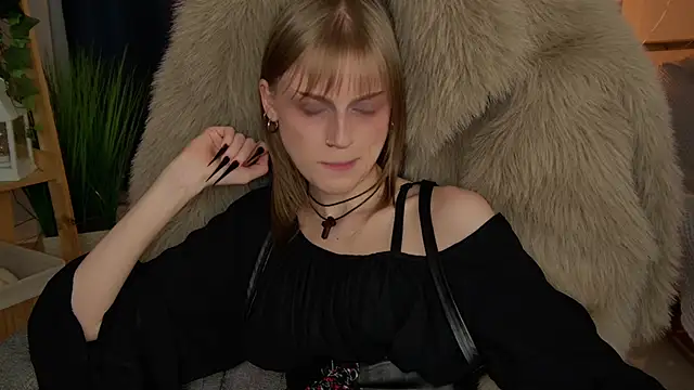 KiraMontoya Adlı Modelin Canlı XXX Sohbeti