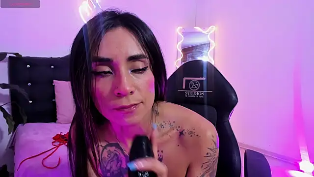 LINDSAY_TAY's Live XXX Chat