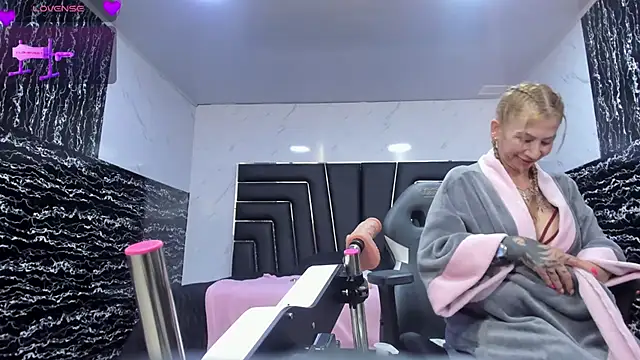 Ladyy_Scarlett: онлайн-секс-чат