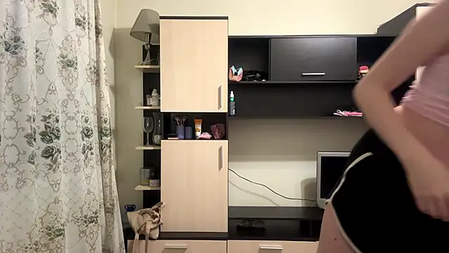 AquilineOrites 即時 XXX 聊天